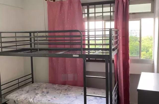 单间出租 • 西部集水区 • 496E Tampines Avenue 9 • S$750 • 5房(4臥室) • 普通房