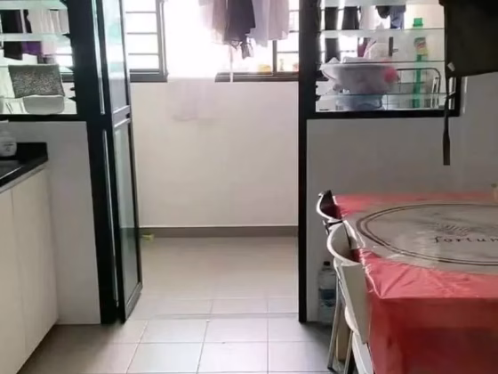 单间出租 • 梧槽 • 508B Yishun Avenue 4 • S$600 • 5房(4臥室) • 佣人房 照片