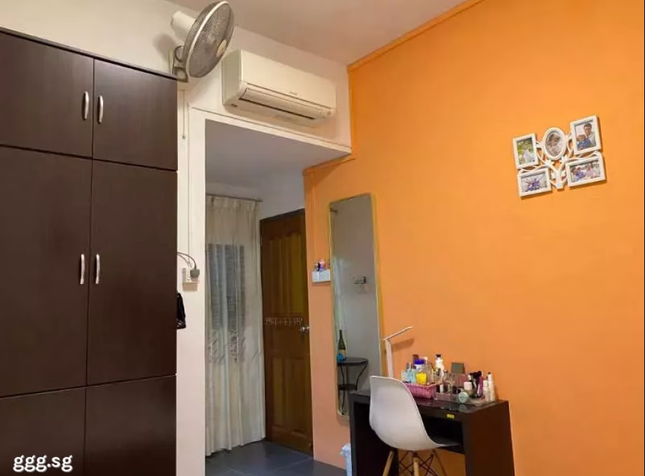 单间出租 • 后港 •  Charlton Park • S$1600 • 联排排屋 • 主人房 照片
