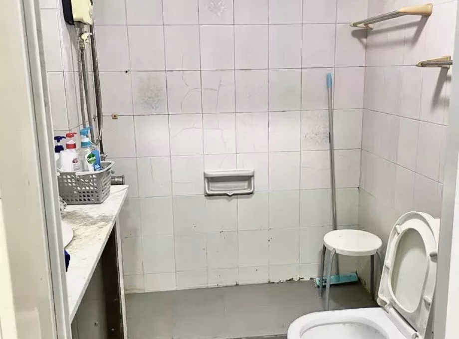 单间出租 • 欧南 •  Palm Lodge • S$1500 • 住宅公寓 • 主人房 照片