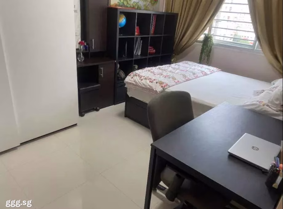 单间出租 • 西部集水区 • 890A Tampines Avenue 1 • S$2000 • 执行组屋 • 主人房 照片