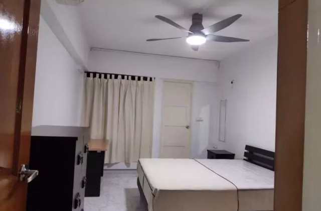 单间出租 • 林厝港 • 544 Jurong West Street 42 • S$1200 • 4房(3臥室) • 主人房