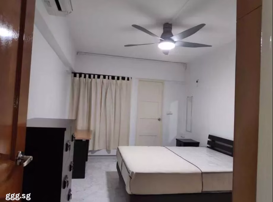 单间出租 • 林厝港 • 544 Jurong West Street 42 • S$1200 • 4房(3臥室) • 主人房 照片