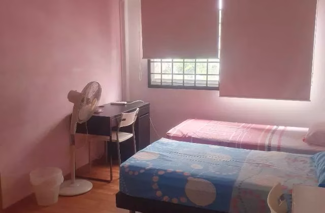 单间出租 • 梧槽 • 764 Yishun Street 72 • S$1000 • 4房(3臥室) • 普通房