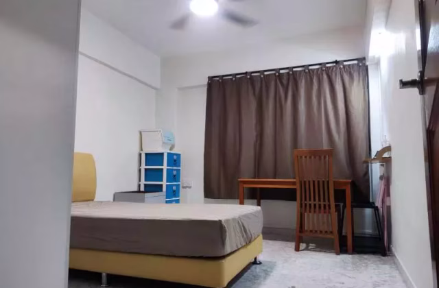 单间出租 • 林厝港 • 544 Jurong West Street 42 • S$950 • 4房(3臥室) • 普通房