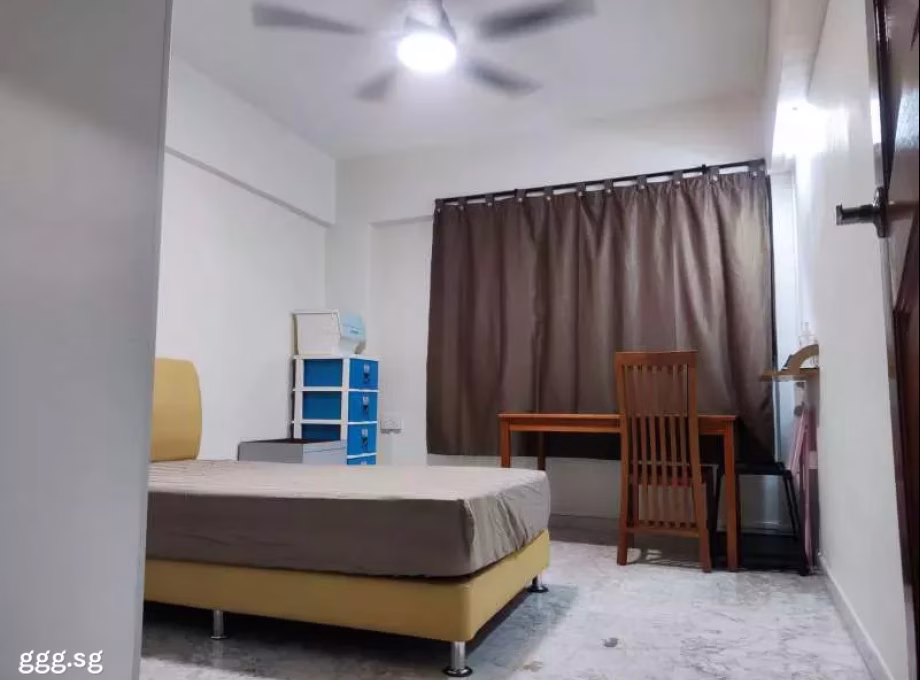 单间出租 • 林厝港 • 544 Jurong West Street 42 • S$950 • 4房(3臥室) • 普通房 照片