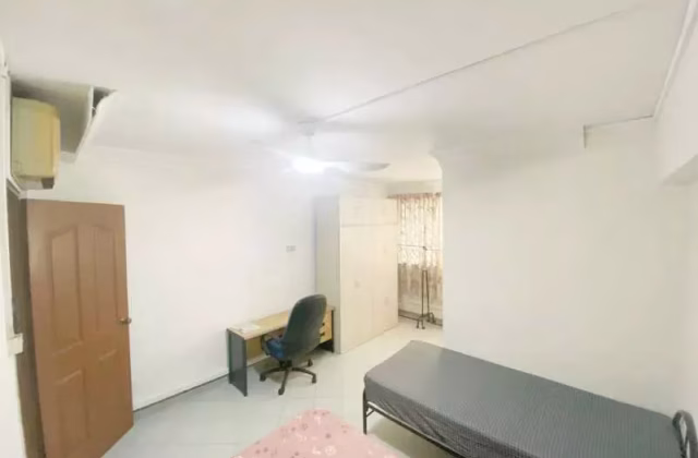 单间出租 • 红山 • 405 Fajar Road • S$1200 • 3房(2臥室) • 主人房