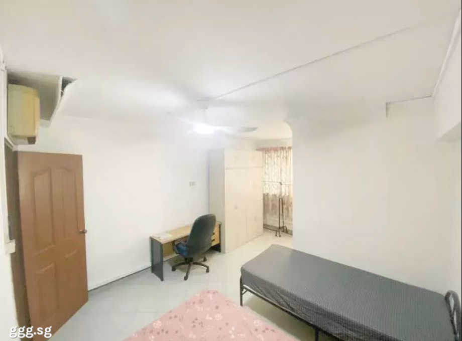 单间出租 • 红山 • 405 Fajar Road • S$1200 • 3房(2臥室) • 主人房 照片