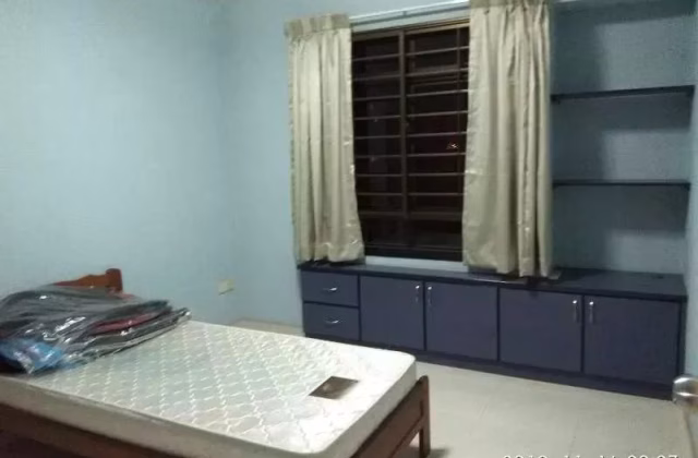 单间出租 • 武吉班让 • 454 Clementi Avenue 3 • S$1300 • 4房(3臥室) • 普通房