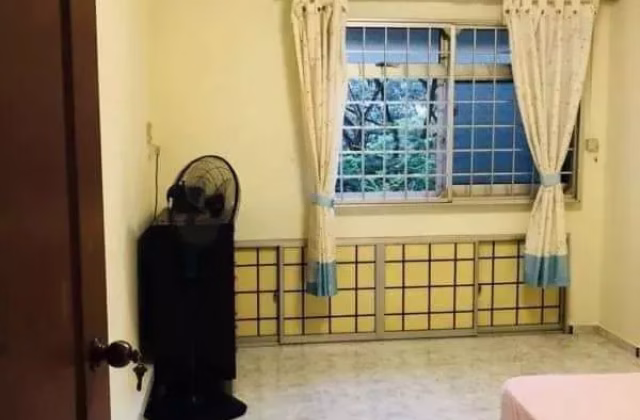 单间出租 • 三巴旺 • 352 Woodlands Avenue 1 • S$1300 • 3房(2臥室) • 普通房