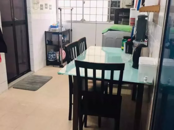单间出租 • 三巴旺 • 352 Woodlands Avenue 1 • S$1300 • 3房(2臥室) • 普通房 照片