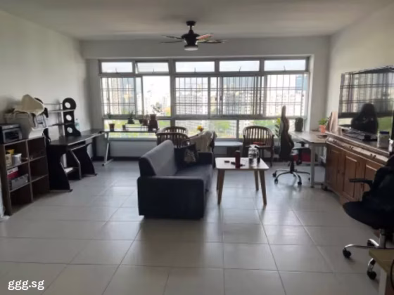 单间出租 • 三巴旺 • 572B Woodlands Avenue 1 • S$1500 • 5房(4臥室) • 主人房 照片