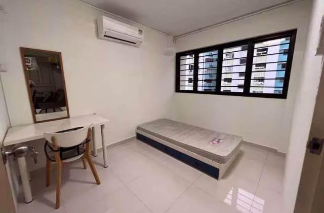单间出租 • 梧槽 • 209 Yishun Street 21 • S$1000 • 5房(4臥室) • 普通房