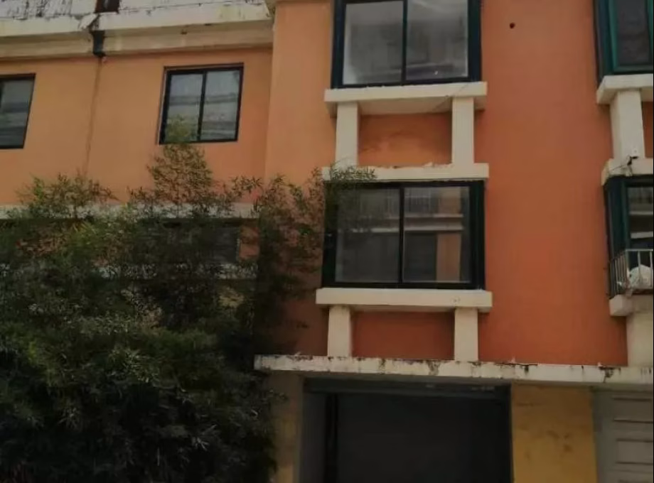 房屋出售 • 武吉班让 •  Regent Park • S$500000 • 独栋别墅 • 3000ft² / 278m² 照片