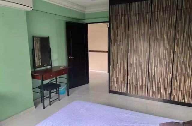 整套出租 • 三巴旺 • 870 Woodlands Street 81 • S$350 • 2房(1臥室) • 2000ft² / 185m²