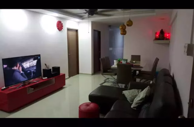 单间出租 • 乌节 • 576 Ang Mo Kio Avenue 10 • S$1100 • 3房(2臥室) • 普通房
