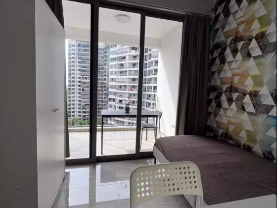 单间出租 • 碧山 •  High Park Residences • S$1200 • 住宅公寓 • 普通房 照片
