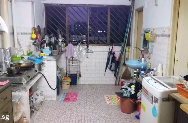 房屋出售 • 林厝港 • 186 Boon Lay Avenue • S$300000 • 3房(2臥室) • 635ft² / 58m²