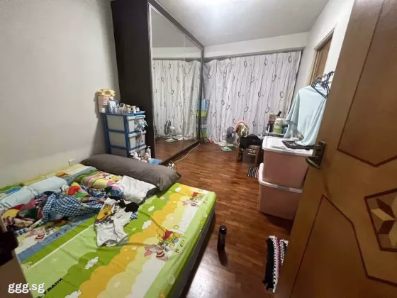 单间出租 • 碧山 • 265D Compassvale Bow • S$1500 • 4房(3臥室) • 主人房 照片