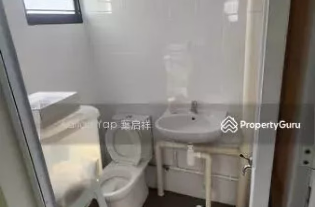 单间出租 • 武吉巴督 • 135 Bukit Batok West Avenue 6 • S$1300 • 3房(2臥室) • 主人房