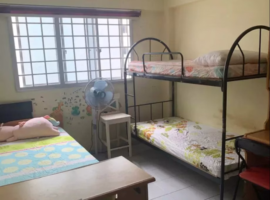单间出租 • 梧槽 • 437 Yishun Avenue 6 • S$450 • 4房(3臥室) • 普通房 照片
