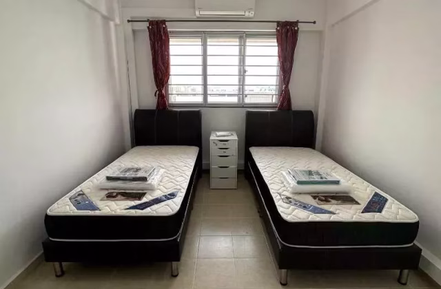 单间出租 • 梧槽 • 726 Yishun Street 71 • S$900 • 4房(3臥室) • 普通房