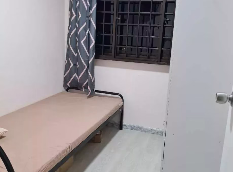 单间出租 • 马林百列 • 5 Upper Aljunied Lane • S$800 • 3房(2臥室) • 佣人房 照片