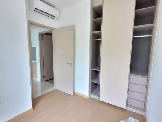 整套出租 • 西部集水区 •  Treasure At Tampines • S$3700 • 共管公寓 • 581ft² / 53m² 照片