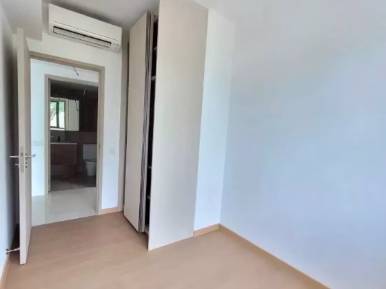 整套出租 • 西部集水区 •  Treasure At Tampines • S$3700 • 共管公寓 • 581ft² / 53m² 照片