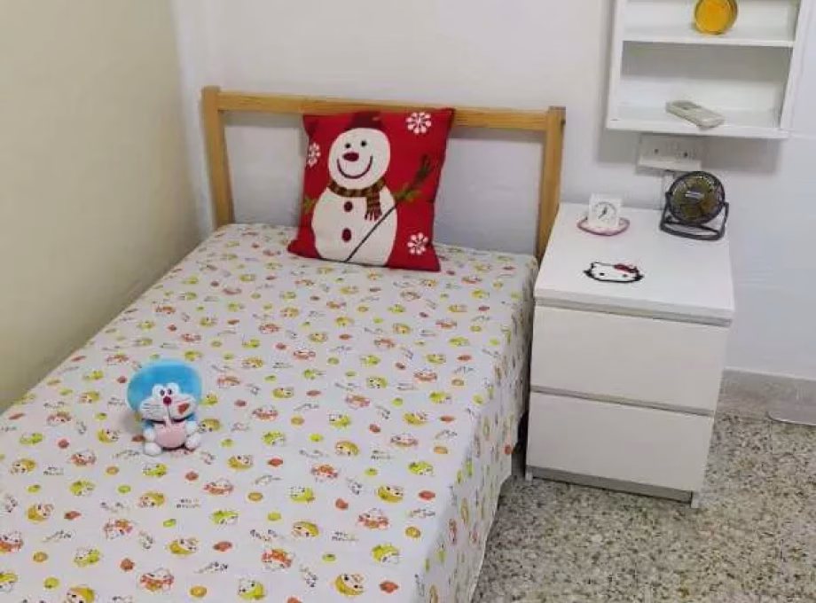 单间出租 • 金文泰 • 75 Telok Blangah Drive • S$650 • 3房(2臥室) • 普通房 照片