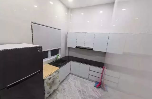 单间出租 • 纽顿 • THOMSON ROAD (307593) • S$3000 • 联排排屋 • 主人房