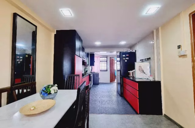 房屋出售 • 纽顿 • 75 Whampoa Drive • S$350000 • 3房(2臥室) • 699ft² / 64m²