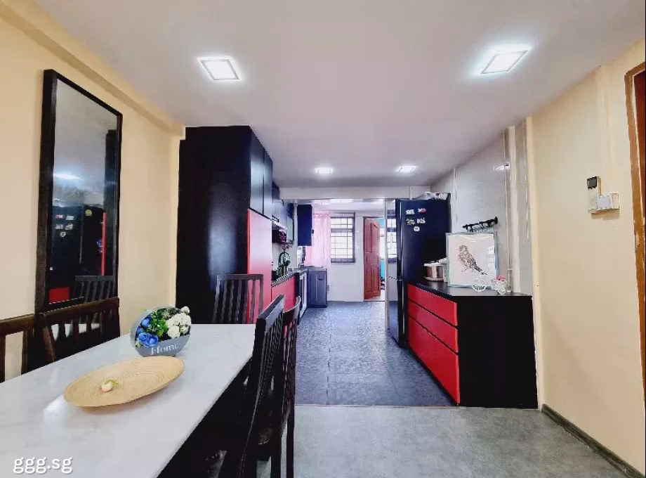 房屋出售 • 纽顿 • 75 Whampoa Drive • S$350000 • 3房(2臥室) • 699ft² / 64m² 照片