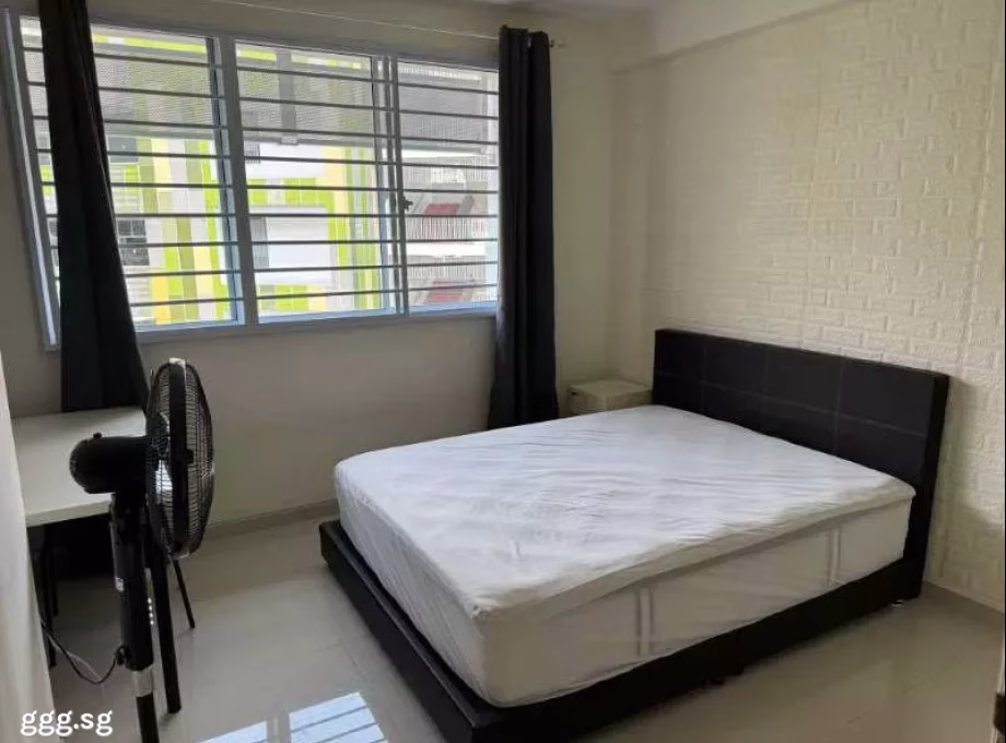 单间出租 • 林厝港 • 738 Jurong West Street 75 • S$1000 • 4房(3臥室) • 普通房 照片