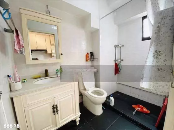 单间出租 • 金文泰 • 2A Boon Tiong Road • S$2500 • 3房(2臥室) • 主人房 照片