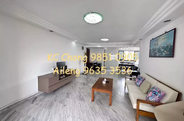 房屋出售 • 巴耶利峇 • 305 Jurong East Street 32 • S$650000 • 3房(2臥室) • 1302ft² / 120m²