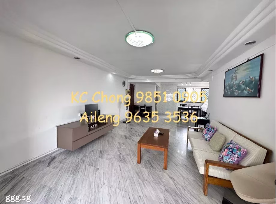 房屋出售 • 巴耶利峇 • 305 Jurong East Street 32 • S$650000 • 3房(2臥室) • 1302ft² / 120m² 照片