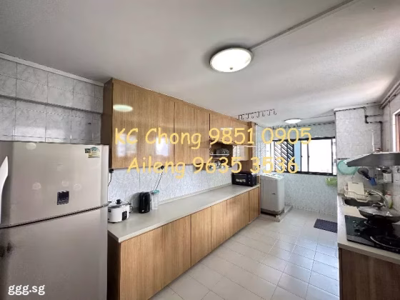 房屋出售 • 巴耶利峇 • 305 Jurong East Street 32 • S$650000 • 3房(2臥室) • 1302ft² / 120m² 照片