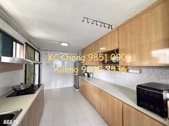房屋出售 • 巴耶利峇 • 305 Jurong East Street 32 • S$650000 • 3房(2臥室) • 1302ft² / 120m² 照片