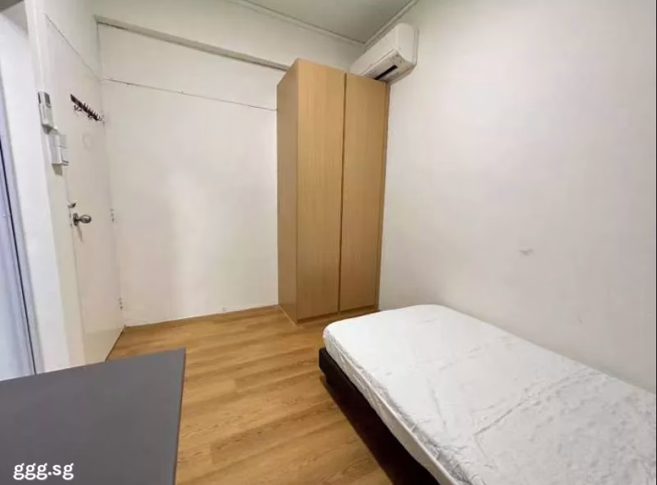 单间出租 • 登加 • JALAN ELOK (229050) • S$1500 • 联排排屋 • 普通房 照片
