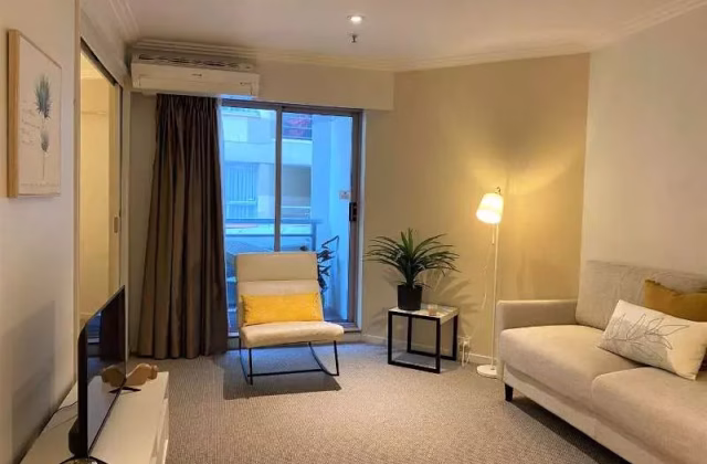 单间出租 • 纽顿 •  Newton Suites • S$800 • 住宅公寓 • 主人房