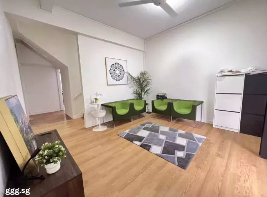 单间出租 • 登加 • JALAN ELOK (229050) • S$1600 • 联排排屋 • 普通房 照片