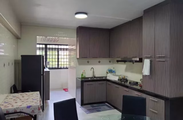 单间出租 • 市中心 • 228 Bishan Street 23 • S$550 • 4房(3臥室) • 普通房