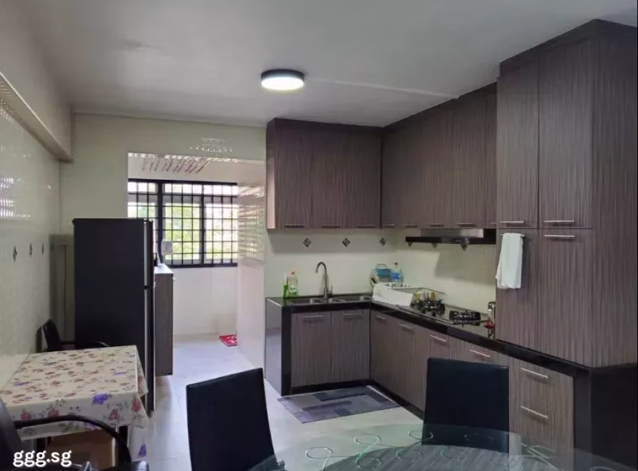单间出租 • 市中心 • 228 Bishan Street 23 • S$550 • 4房(3臥室) • 普通房 照片
