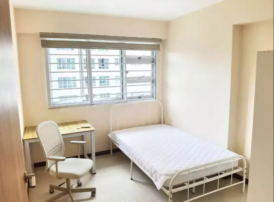 单间出租 • 林厝港 • 217B Boon Lay Avenue • S$950 • 4房(3臥室) • 普通房 照片