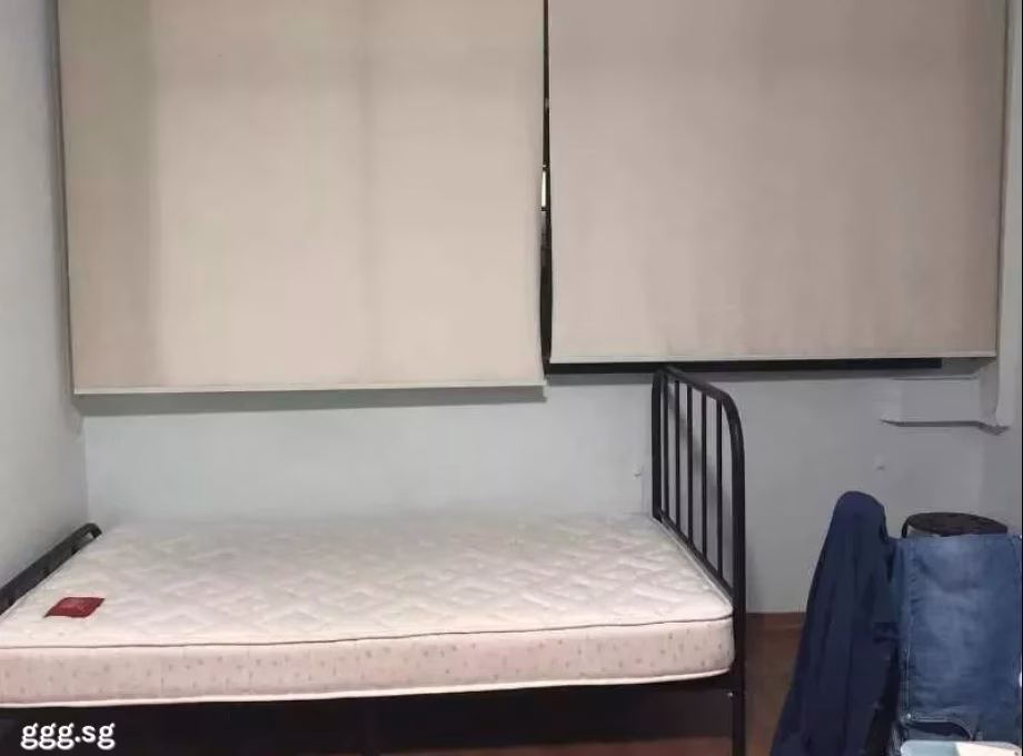 单间出租 • 新加坡河 • 923 Hougang Avenue 9 • S$600 • 4房(3臥室) • 主人房 照片