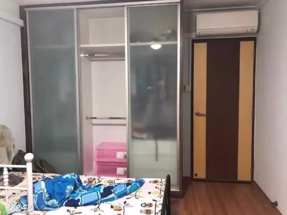 单间出租 • 新加坡河 • 923 Hougang Avenue 9 • S$600 • 4房(3臥室) • 主人房 照片