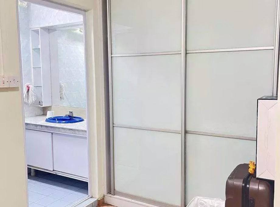 单间出租 • 新加坡河 • 951 Hougang Avenue 9 • S$1800 • 5房(4臥室) • 主人房 照片