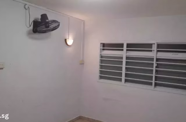 单间出租 • 武吉巴督 • 340 Bukit Batok Street 34 • S$800 • 3房(2臥室) • 普通房
