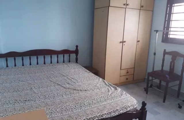 单间出租 • 马林百列 • 230 Lorong 8 Toa Payoh • S$1000 • 3房(2臥室) • 佣人房
